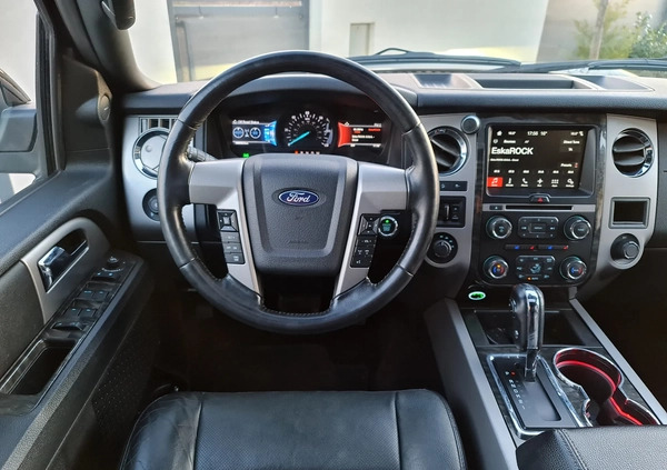 Ford Expedition cena 128900 przebieg: 186000, rok produkcji 2017 z Warszawa małe 667